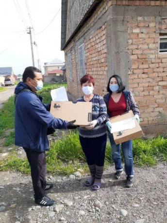 Бишкекский Горком профсоюза работников образования и науки помогает своим членам во время пандемии!