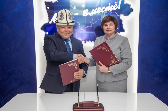 Профсоюзы работников образования и науки Беларуси и Кыргызстана заключили договор о сотрудничестве