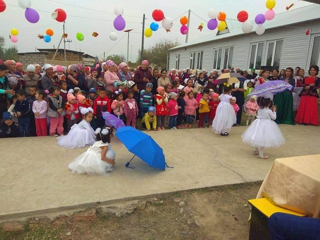 Жаш жеткинчектерди кубанычка бөлөгөн бала бакча