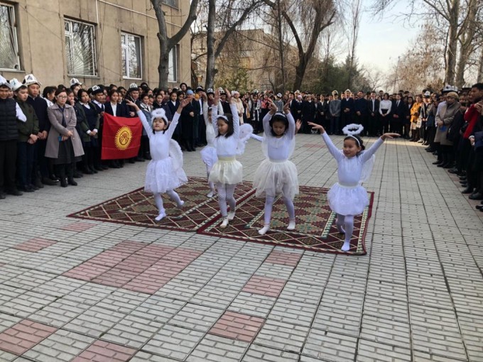 Туубуз бар мамлекетибиз бар, калпагыбыз бар элибиз бар!